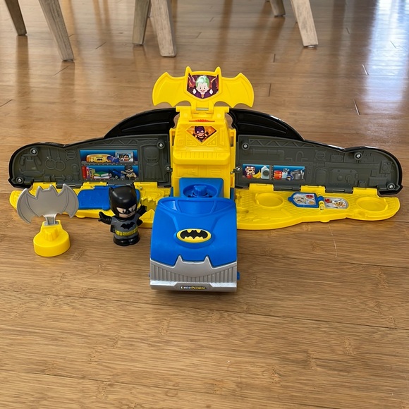 Fisher-Price Little People Toddler Toy DC Super Friends 2-in-1 Batmobile - Picture 1 of 7